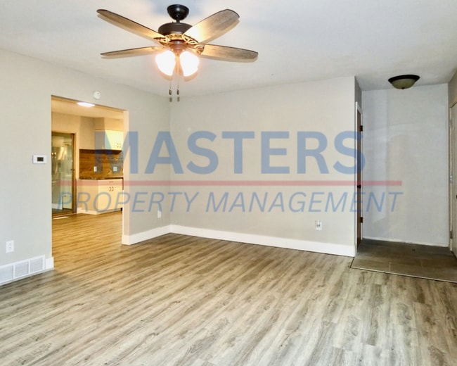 Building Photo - 2017 Garden Ln