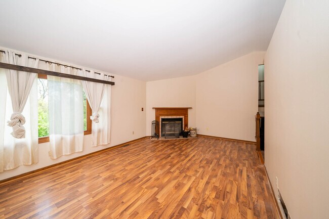 Foto del edificio - 3516 Kings Lair Dr