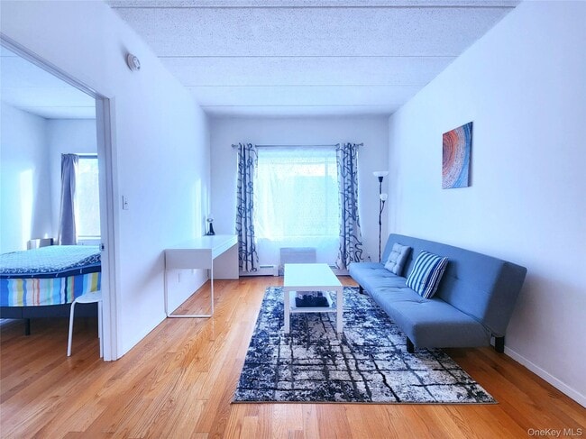 Foto del edificio - 149-15 Barclay Ave