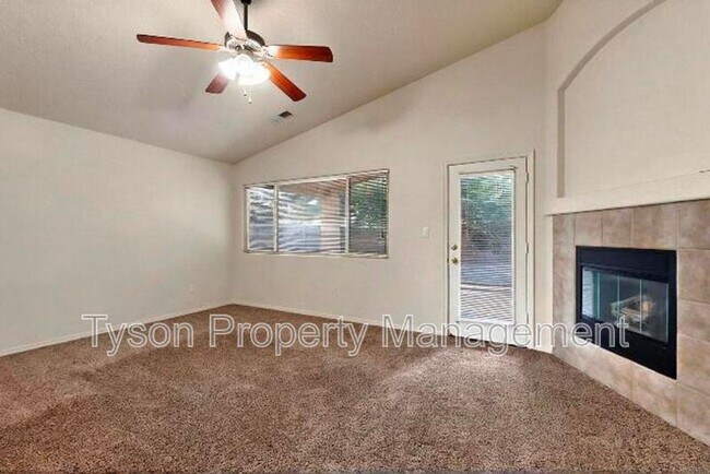 Foto del edificio - 8004 Corn Mountain Pl NW