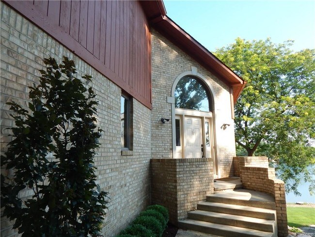 Building Photo - 3130 Lexington Rd