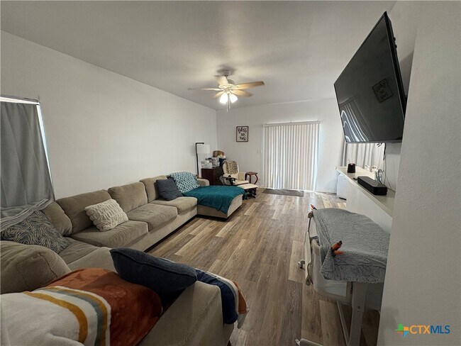 Foto del edificio - 1500 N Claremont Cir