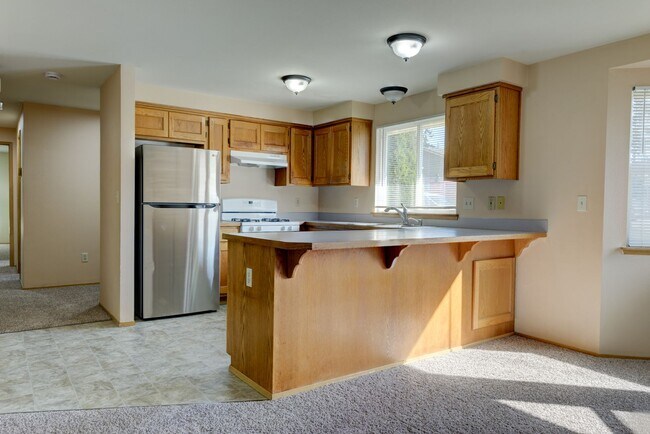Foto del edificio - 3 Bed 2 Bath House with all new flooring!