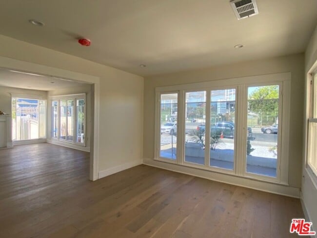 Building Photo - 1010 S Bronson Ave