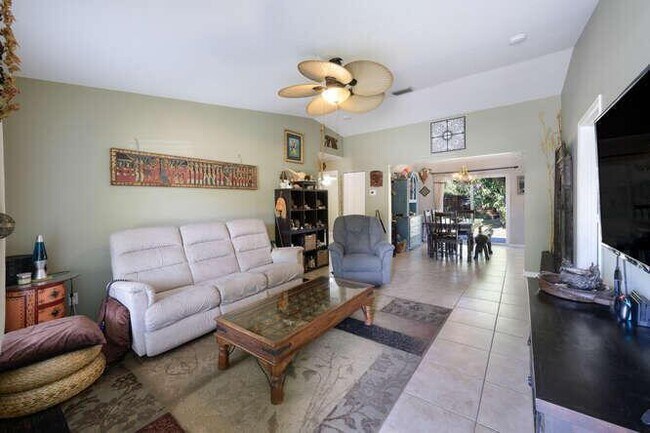 Foto del edificio - 1817 N M St