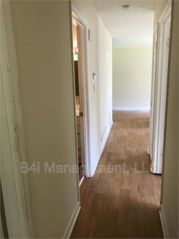 Foto del edificio - 8795 Channing Dr