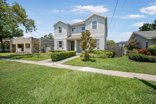 Building Photo - Great South Tampa 4BR/3BA townhome with 2 ...
