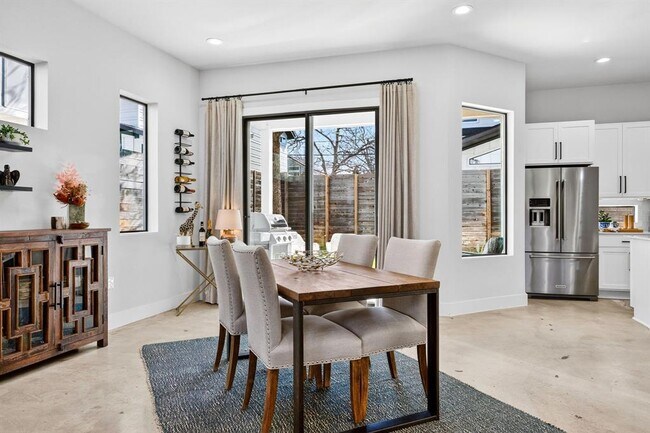 Foto del edificio - 5313 Woodrow Ave