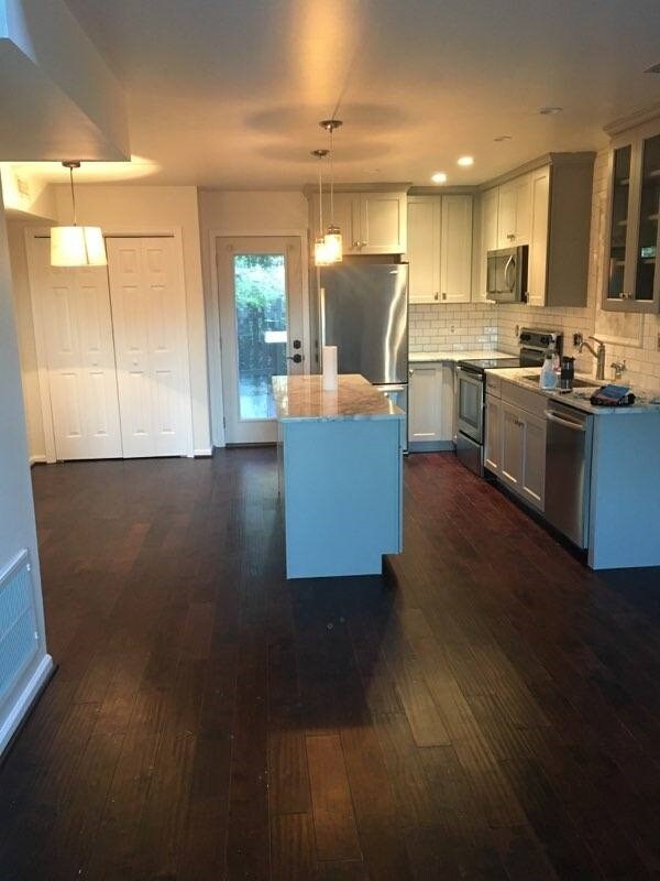 Foto del edificio - 1321 Creekside Dr