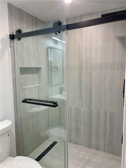 Building Photo - 611 W 41st Pl