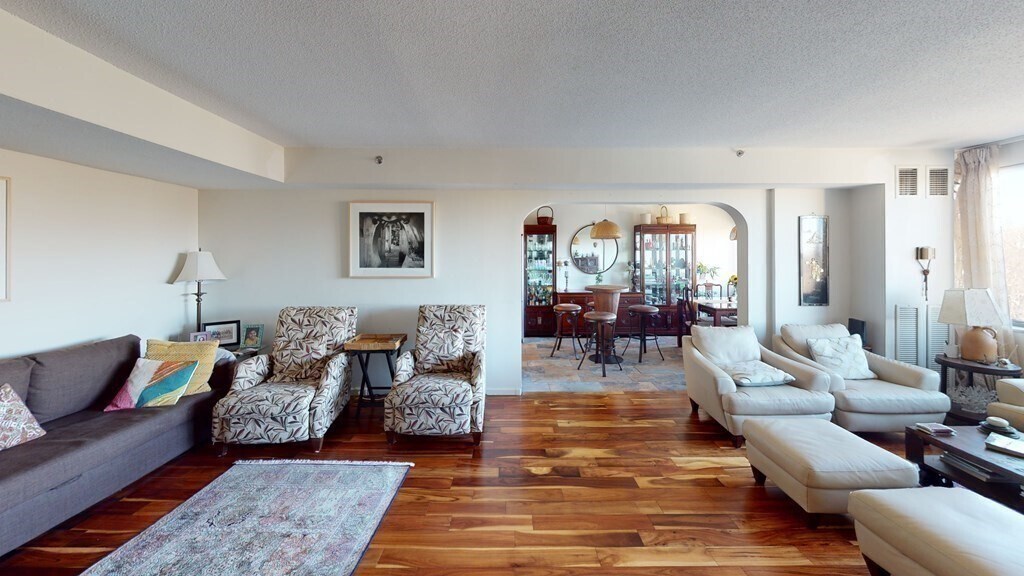 Foto principal - 250 Hammond Pond Pkwy