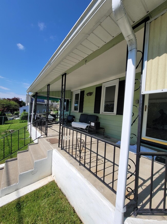 Photo - 927 Mt Pleasant Ave House