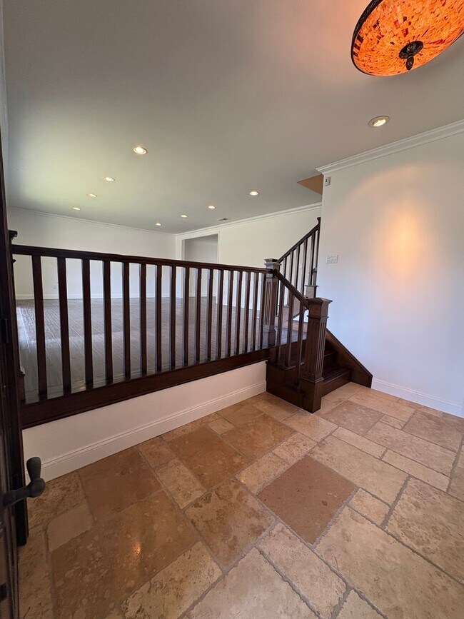 Foto del edificio - Spacious House - 2 stories - 4 Bedrooms + 2.5 Baths & large 2 car garage