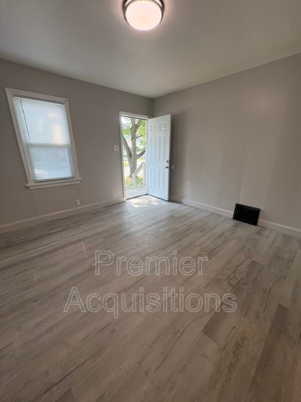 Foto del edificio - 478 Dulaney Ave
