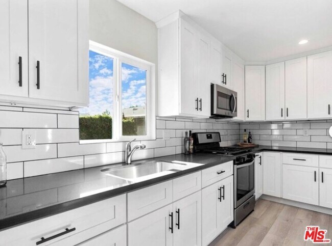 Building Photo - 6651 Aldea Ave