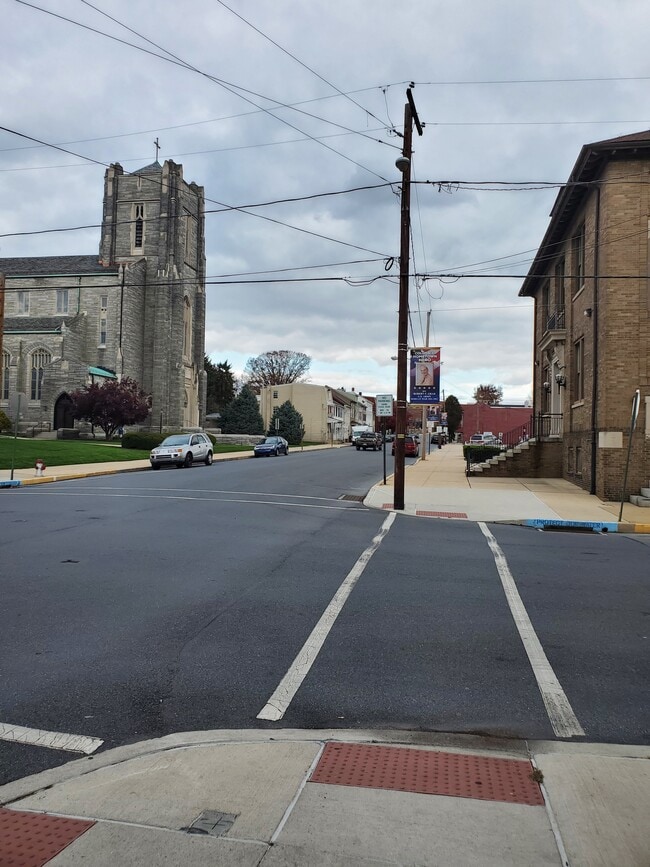 Building Photo - 354 Cherry St