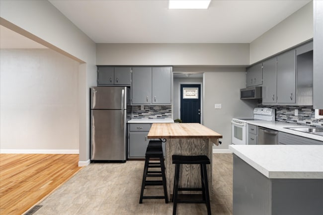 Building Photo - 206 Davidson Ave
