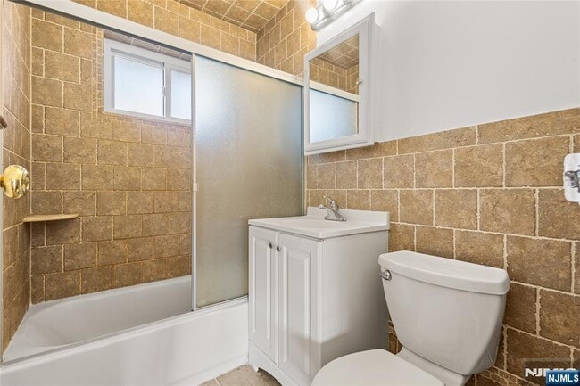 Foto del edificio - 250 Franklin Turnpike