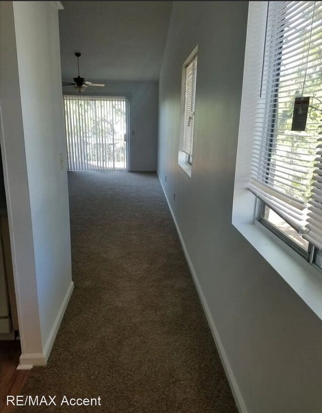 Building Photo - 3 br, 2 bath House - 910 Brett Dr. #38