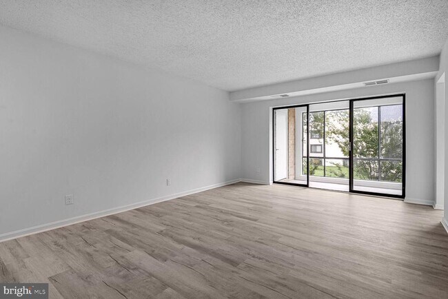 Building Photo - 10223 Valentino Dr