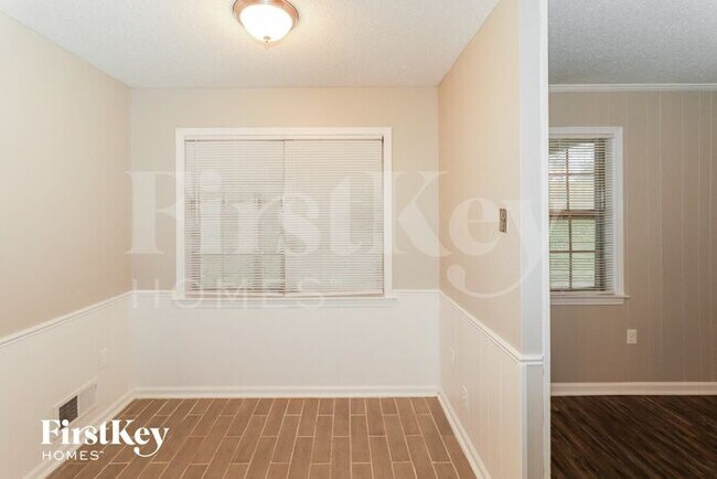 Foto del edificio - 6901 Aspenhill Drive