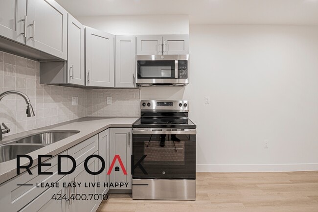 Building Photo - 6738 Independence Ave