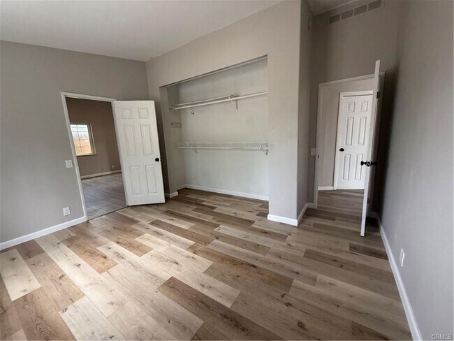 Foto del edificio - Nice 3 Bedroom home in a huge lot!