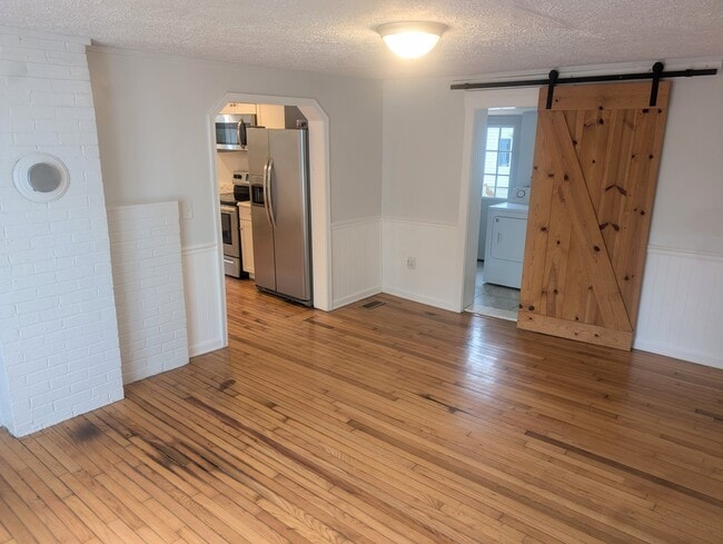 Building Photo - 447 Toytown Rd
