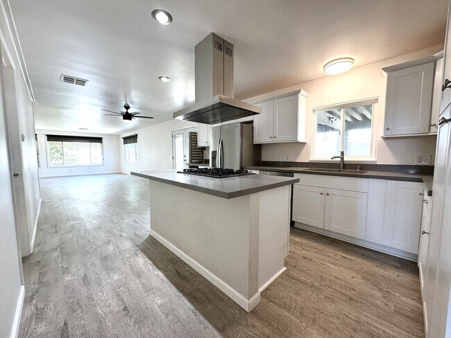 Building Photo - AVAILABLE NOW!!! 2 Bed / 2 Bath Home in Pa...