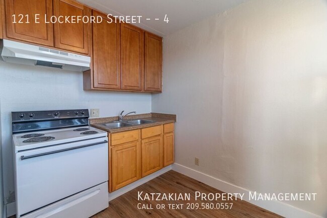 Foto del edificio - 121 E Lockeford St