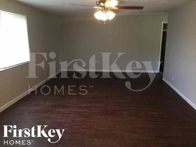 Foto del edificio - 8838 E 15th St