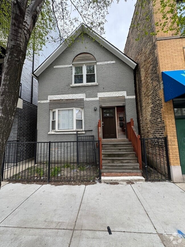 Building Photo - 1332 N Western Ave