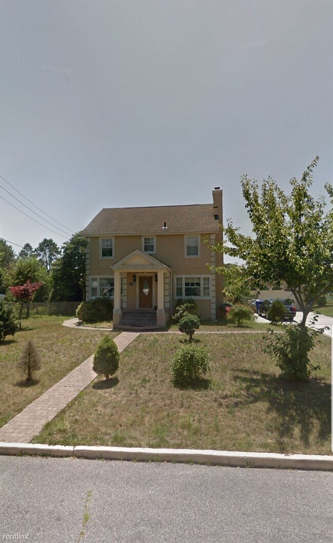 Foto del edificio - 4 br, 1.5 bath House - 121 Frambes Ave