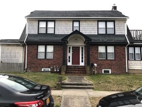 Building Photo - 79 Sagamore Rd