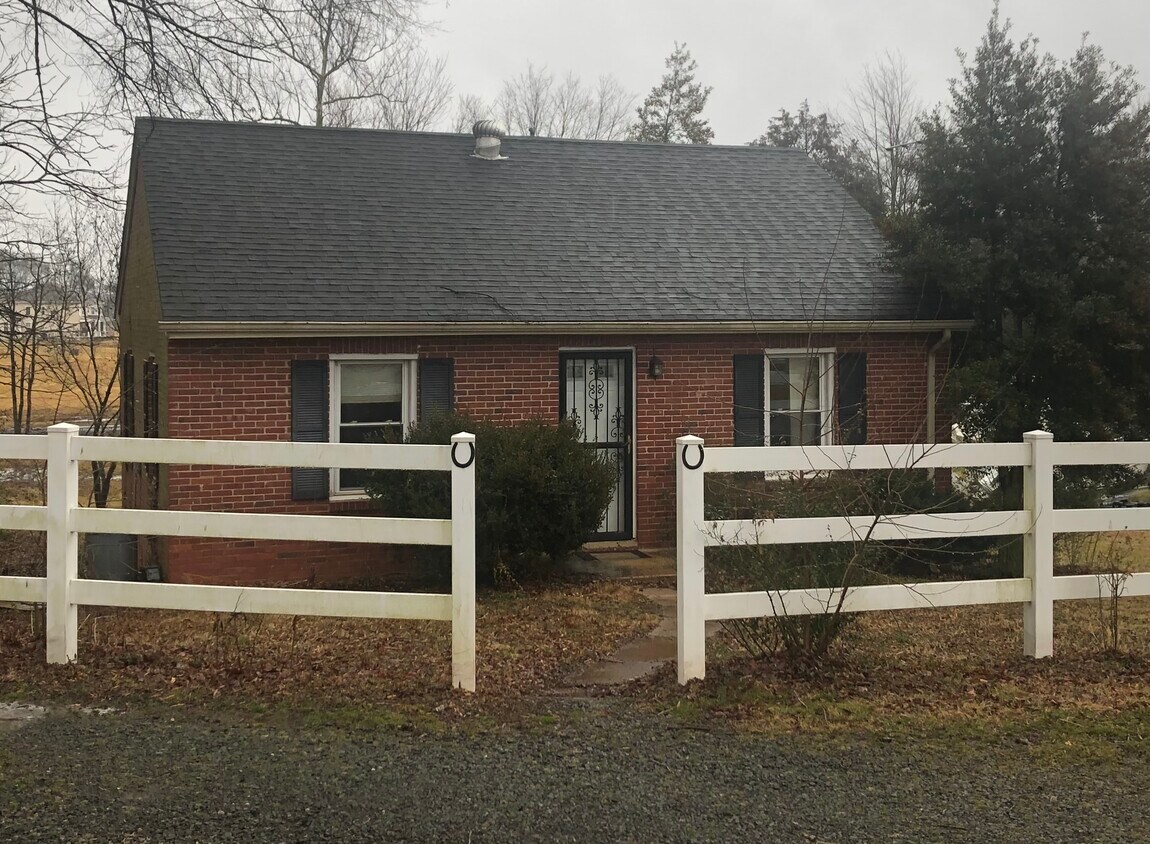Cottage on Horse Farm - 14930 Deepwood Ln