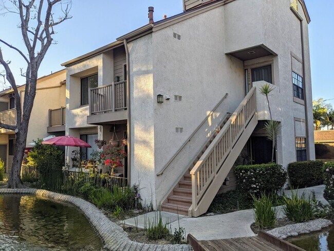 Foto del edificio - 10560 Lakeside Dr N