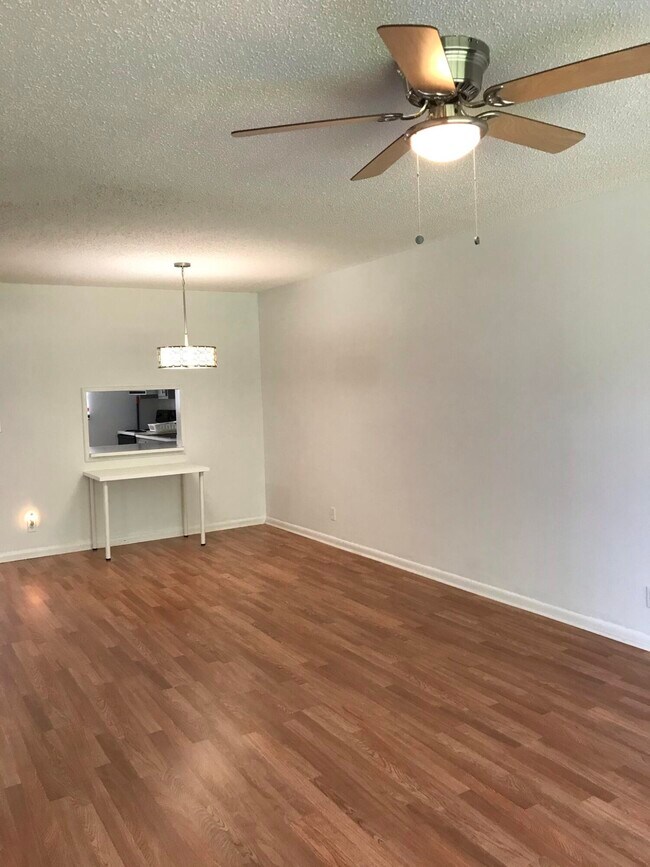 Foto del edificio - 1900 S Kanner Hwy