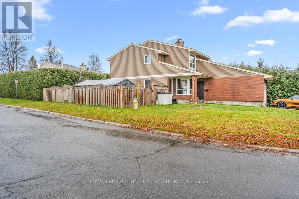 Building Photo - 1631 Saxony Crescent