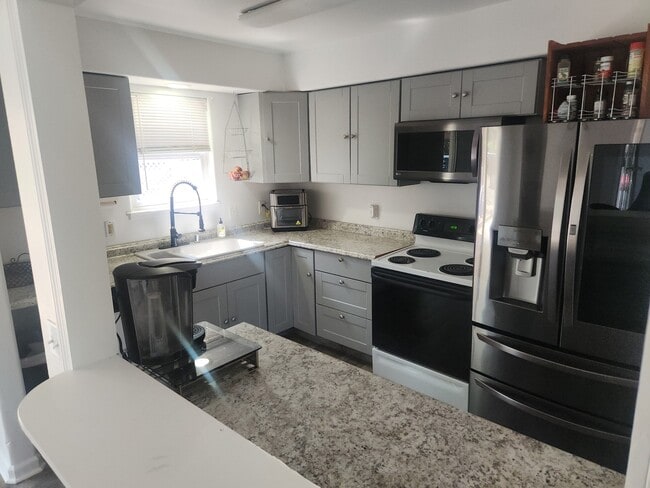 Photo - 801 Kilmer St House