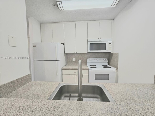 Foto del edificio - 1225 NE 124th St