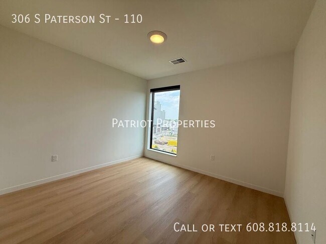 Building Photo - 306 S Paterson St