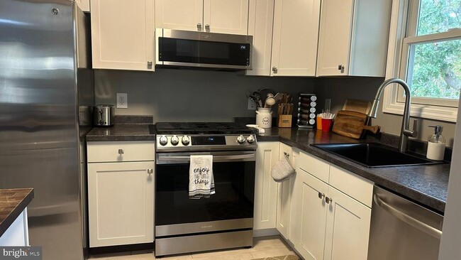 Building Photo - 41 Atlantis Ave