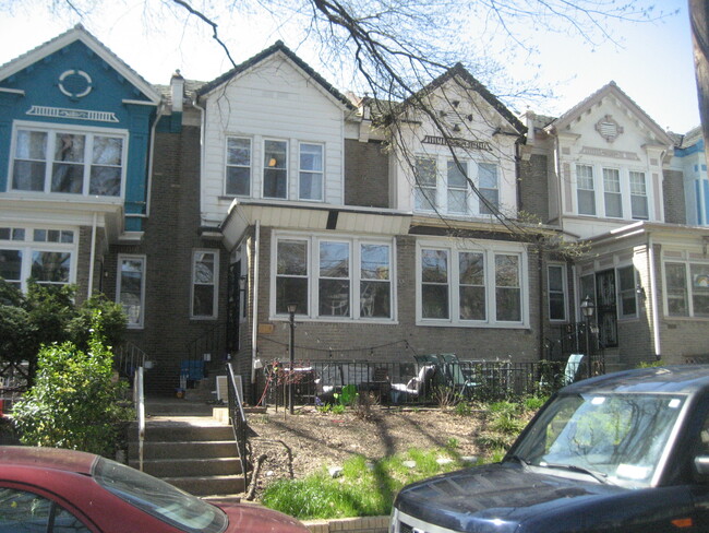 Building Photo - 512 S Melville St
