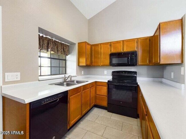 Foto del edificio - 921 W University Dr