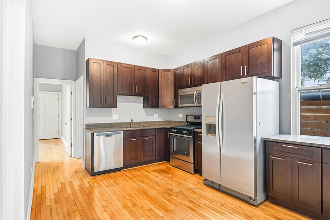 Foto del edificio - 2144 W Potomac Ave