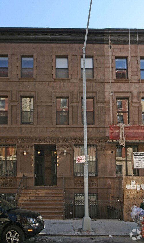 Foto del edificio - 235 W 120th St