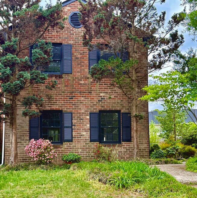 Building Photo - 727 Olde Greenwich Cir