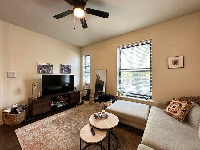 Foto del edificio - 2907 N Mildred Ave
