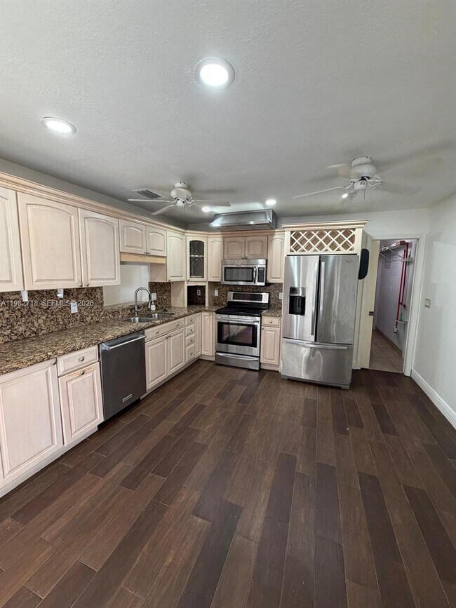 Building Photo - 19336 Carolina Cir