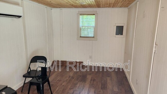 Foto del edificio - 6600 Grizzard Ct